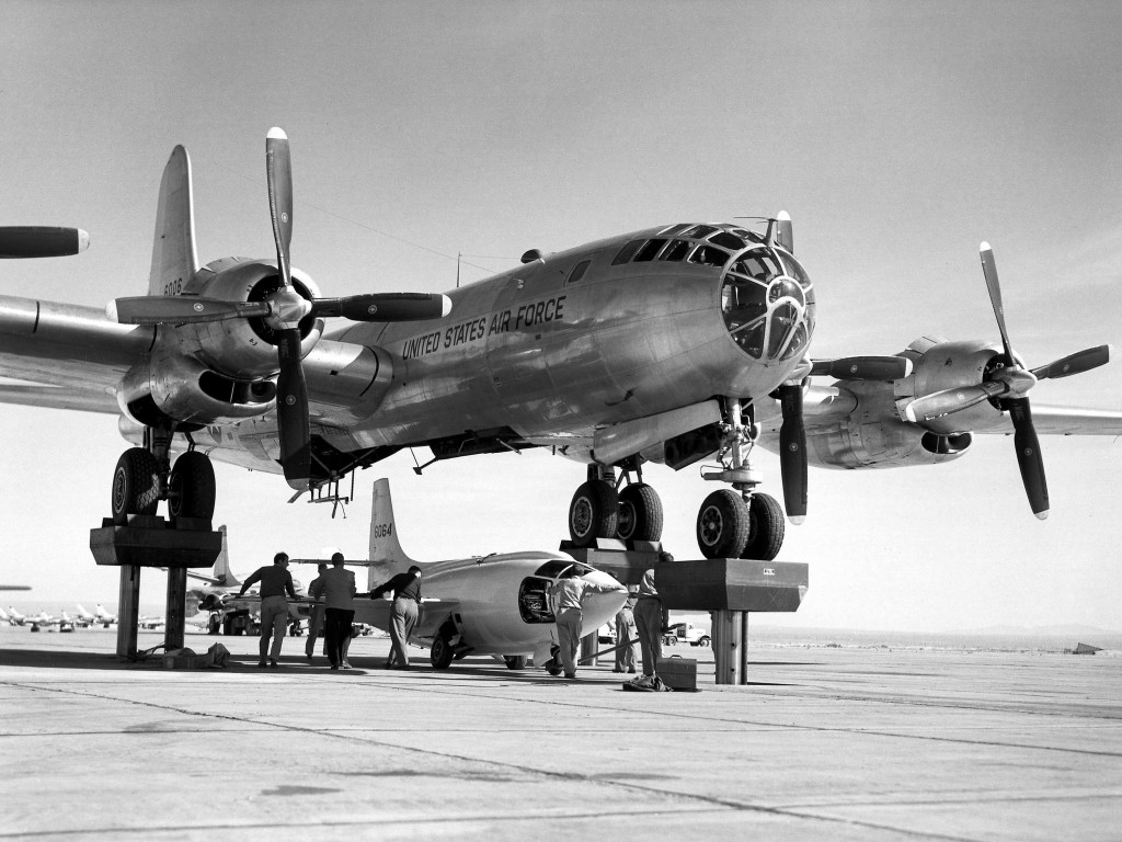 Bell_X-1-3_being_mated_with_the_motherplane