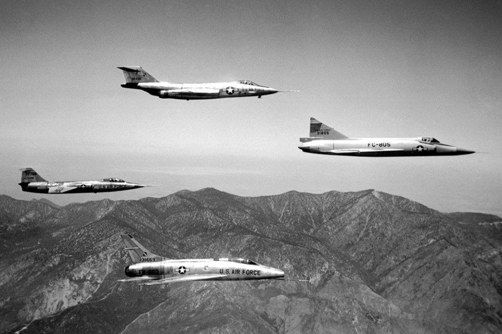F-100_F-101_F-102_F-104_anno1957_foto_USAF_Archivio_F_Anselmino_1000 copia