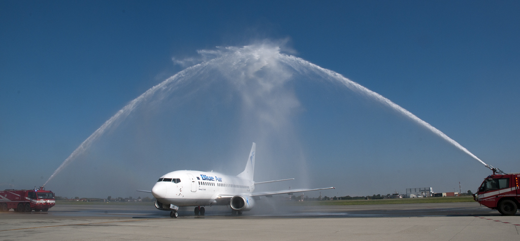 Blue Air festeggiata a Caselle per il nuovo volo Torino Pescara