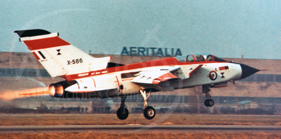 5 dicembre 1975 , decolla per la prima volta da Caselle il primo prototipo italiano del Panavia MRCA