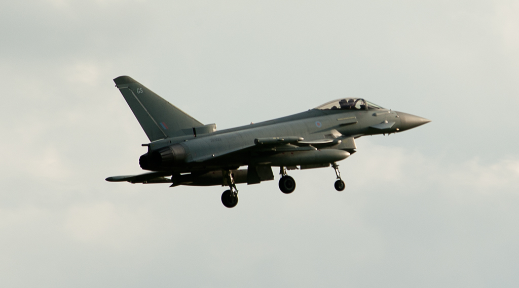 La RAF metterà a terra 16 Typhoon biposto