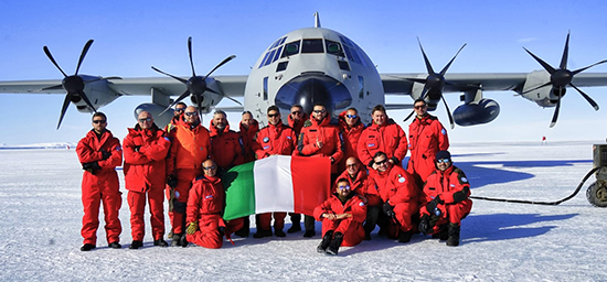 Dopo 20 anni un velivolo dell’Aeronautica Militare atterra in Antartide, primo volo a supporto della XXXV spedizione PNRA ENEA