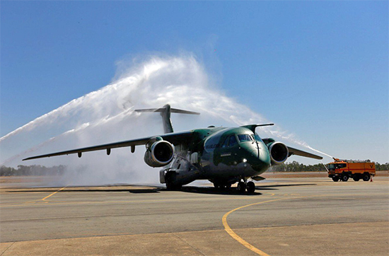 Embraer ha consegnato il primo KC-390 alla Força Aérea Brasileira